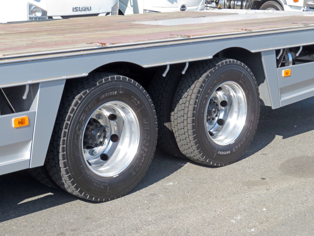 ホイールはアルミ製です。|三菱 スーパーグレート 2PG-FS80VZの写真10