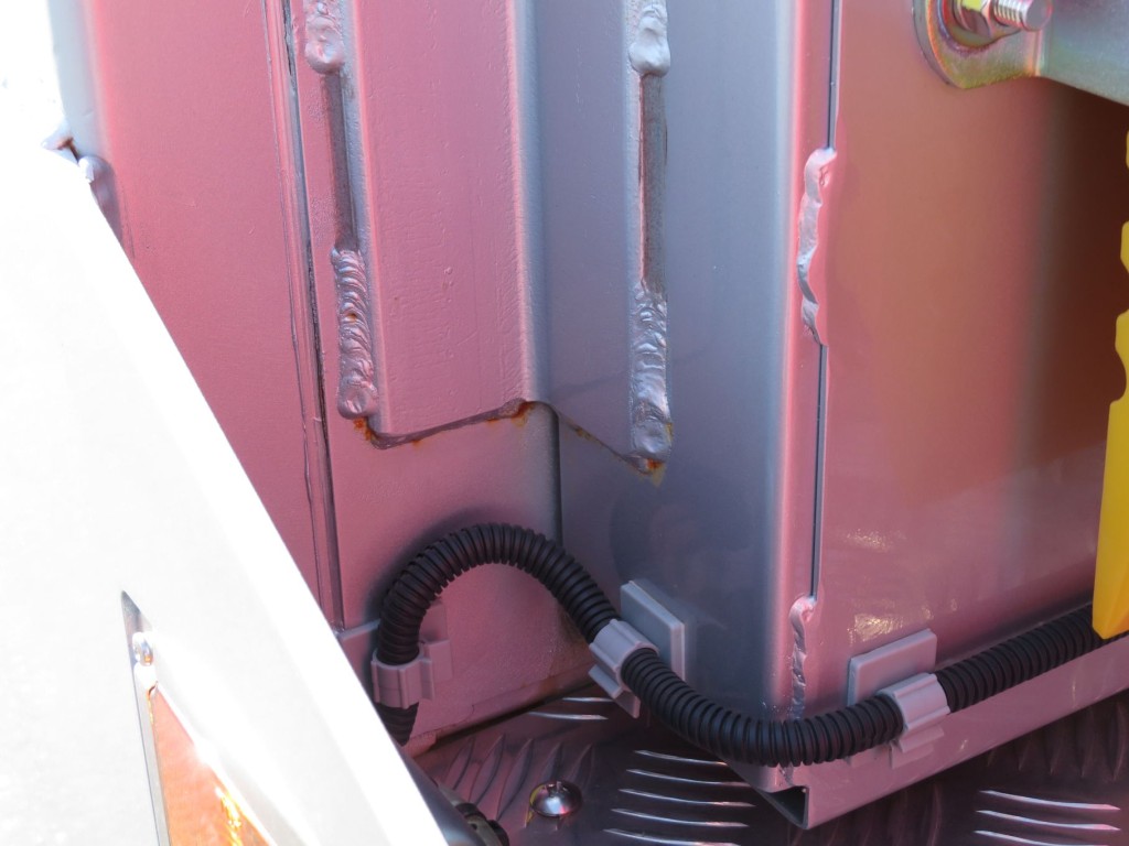 ボディー運転席側の前部に置きサビがあります。|三菱 スーパーグレート 2PG-FS80VZの写真24