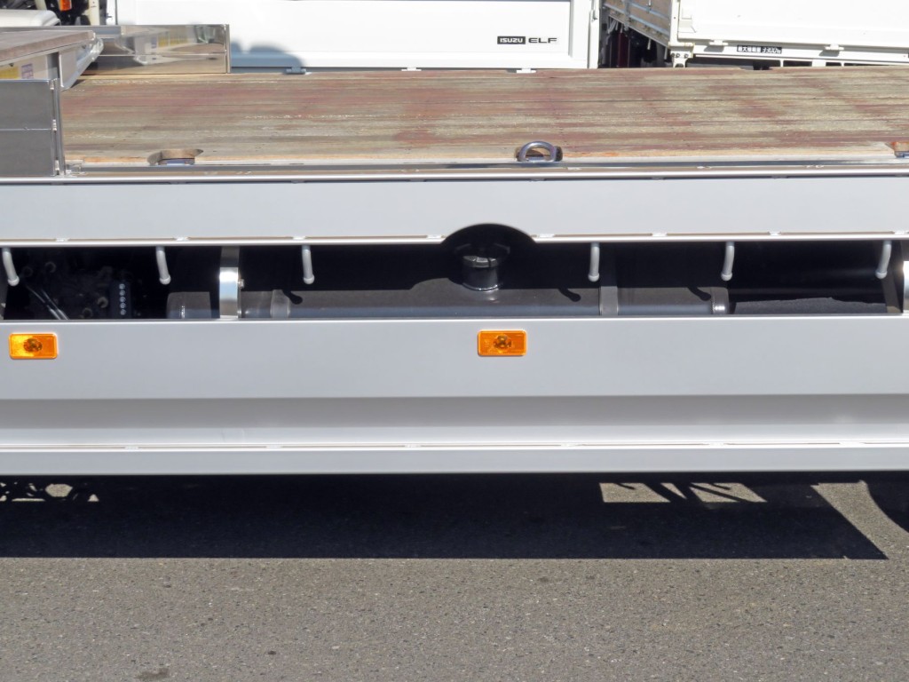 燃料タンクは300Lです。|三菱 スーパーグレート 2PG-FS80VZの写真27