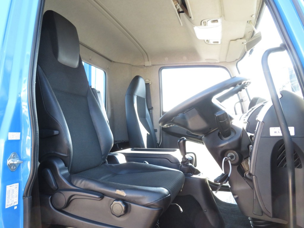 運転席座面にヘタリ・破れがあります。|三菱 ファイター 2KG-FK72FZの写真6