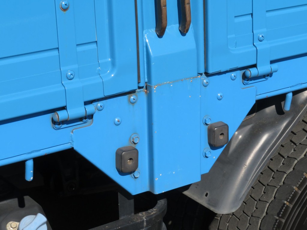 中柱の差し込み部に細かいキズがあります。|三菱 ファイター 2KG-FK72FZの写真20