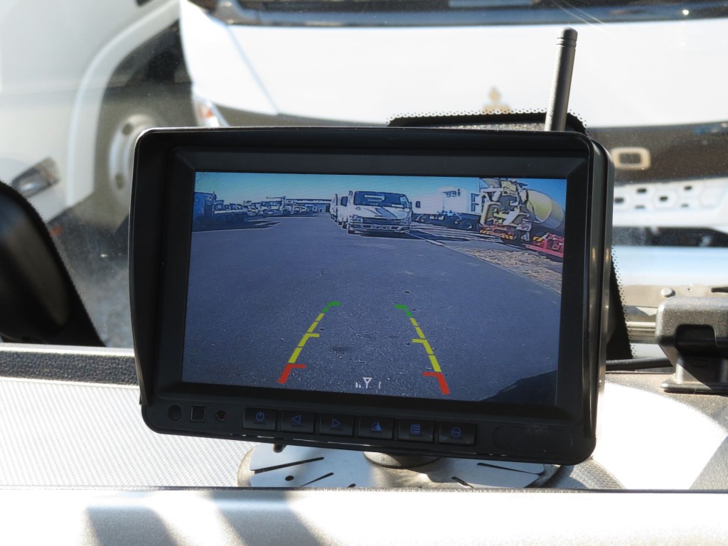 液晶バックモニター付きです。|三菱 ファイター 2KG-FK72FZの写真24