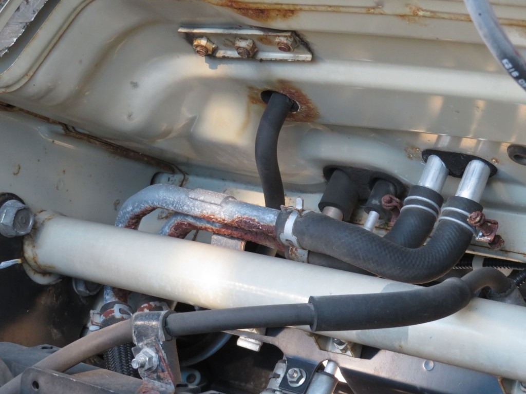 配管にサビがあります。|三菱 ファイター 2KG-FK72FZの写真33