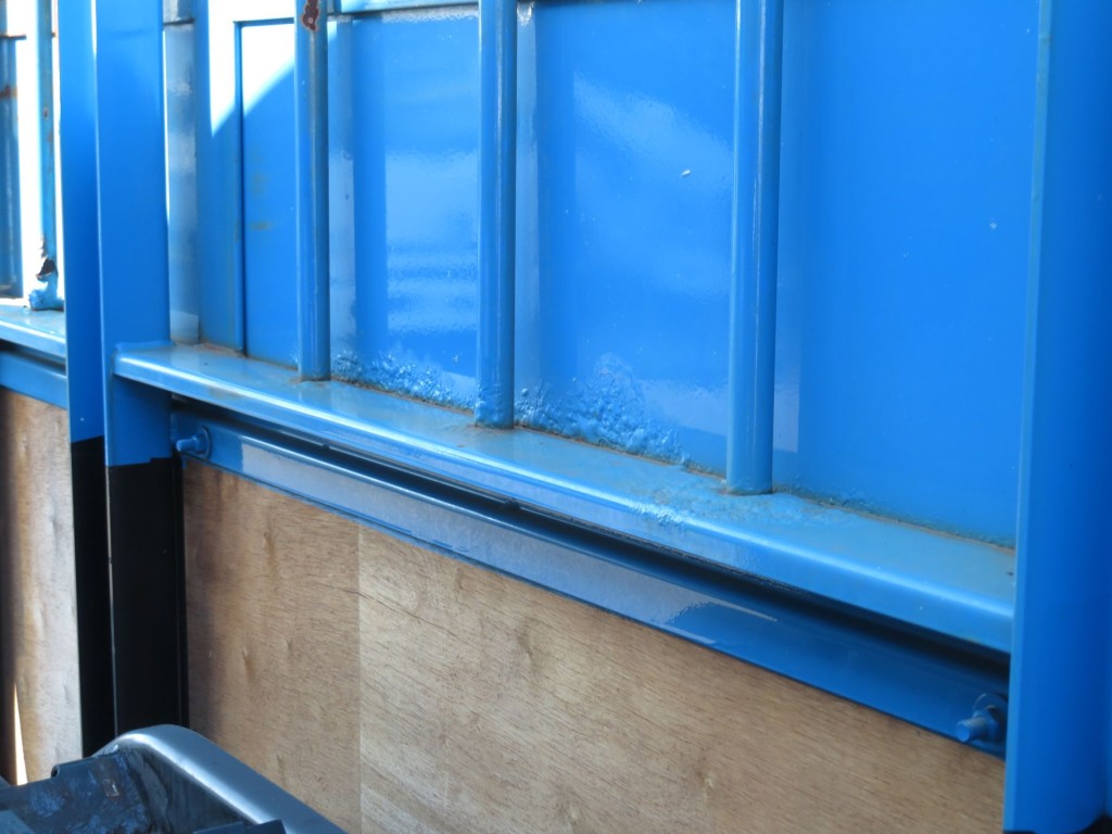 鳥居外面にサビがあります。|三菱 ファイター 2KG-FK72FZの写真34