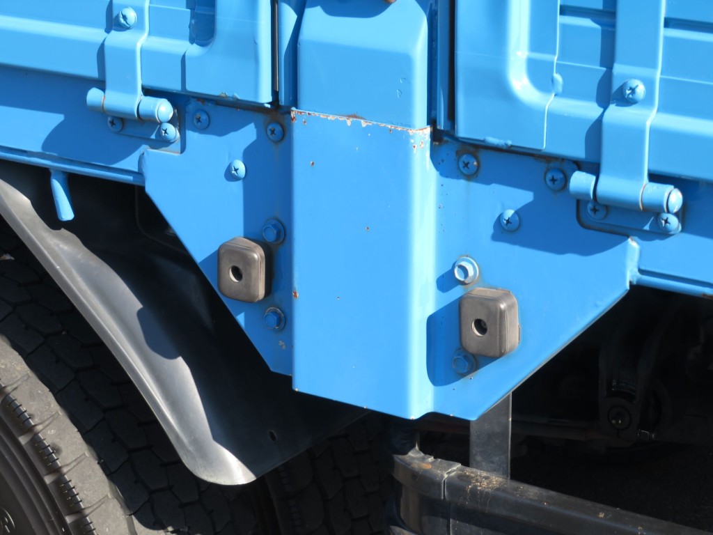 中柱の差し込み部に細かいキズがあります。|三菱 ファイター 2KG-FK72FZの写真38