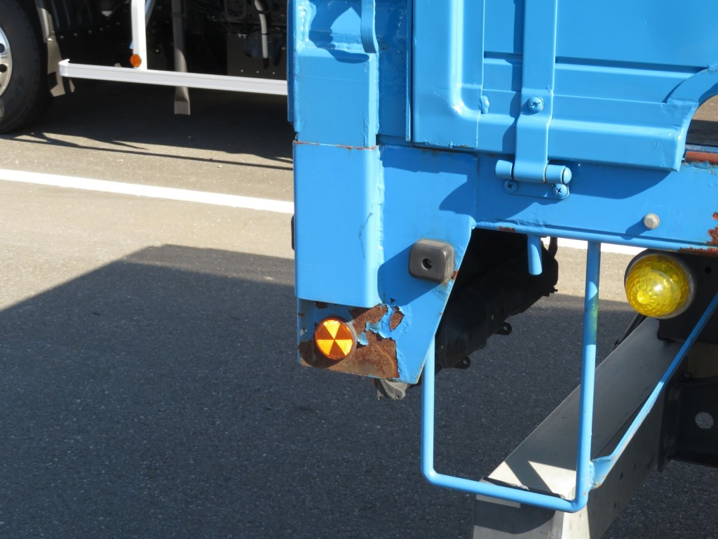 後柱の差し込み部にサビがあります。|三菱 ファイター 2KG-FK72FZの写真40