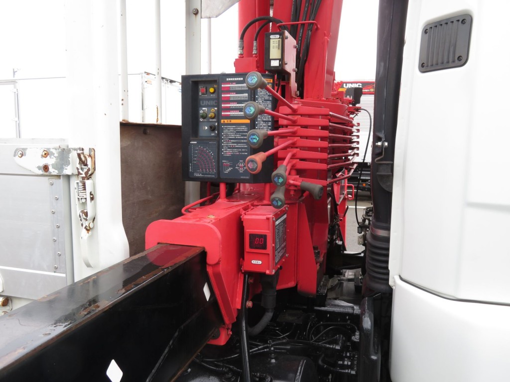 アウトリガーは差し違い式です。|三菱 ファイター TKG-FK61F(2WD)の写真9