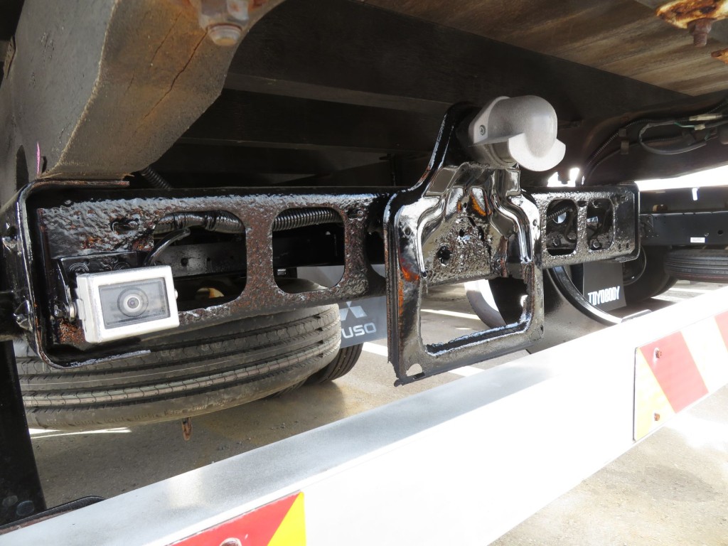 クロスメンバーにサビ・腐食があります。|三菱 ファイター TKG-FK61F(2WD)の写真21