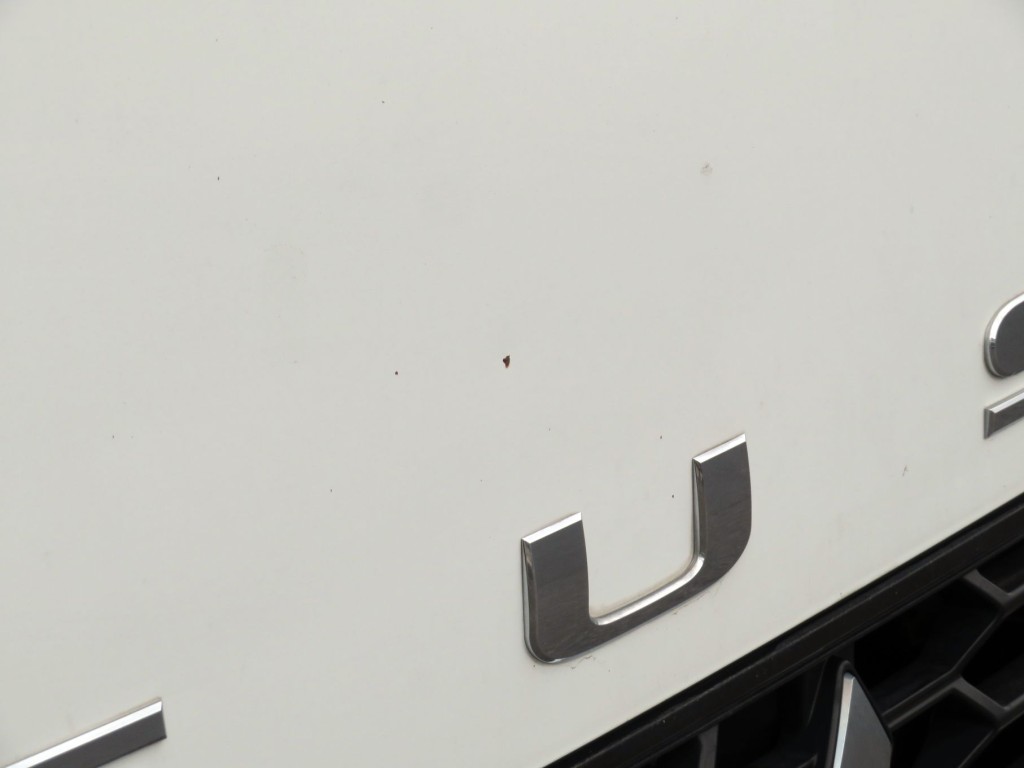 フロントパネルに小サビがあります。|三菱 ファイター TKG-FK61F(2WD)の写真31