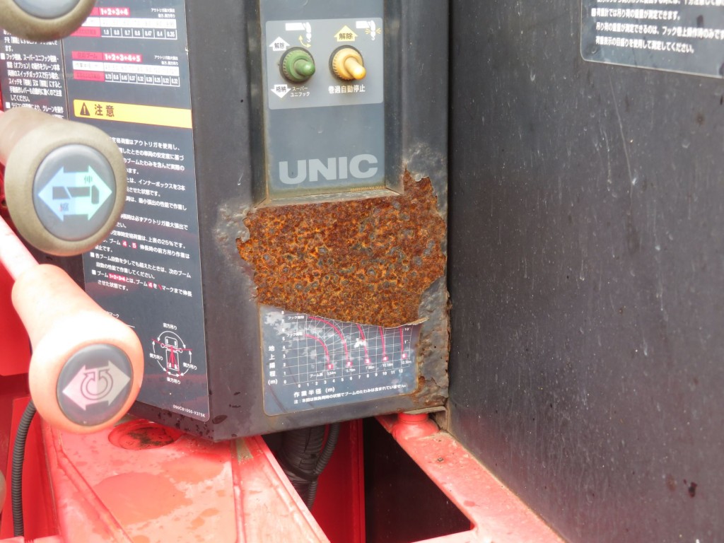 クレーンの操作パネルにサビがあります。|三菱 ファイター TKG-FK61F(2WD)の写真32