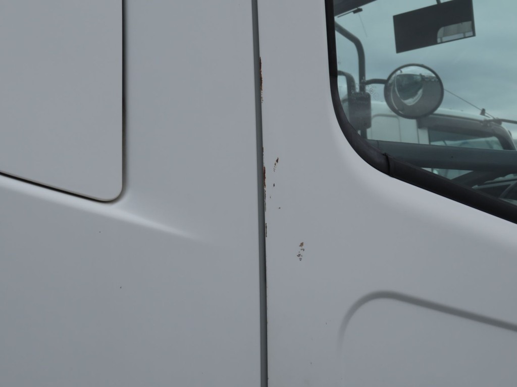 運転席ドア後部に細かいキズがあります。|三菱 ファイター TKG-FK61F(2WD)の写真35