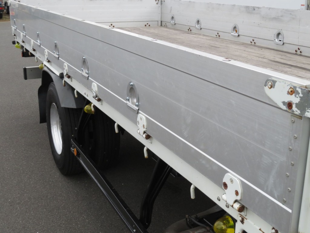 運転席側あおり各所に細かいキズがあります。|三菱 ファイター TKG-FK61F(2WD)の写真39