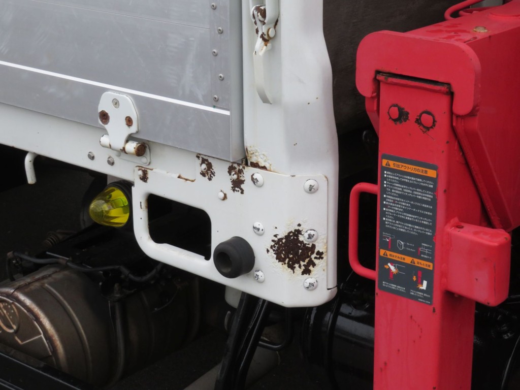 運転席側ガセット部にサビがあります。|三菱 ファイター TKG-FK61F(2WD)の写真40