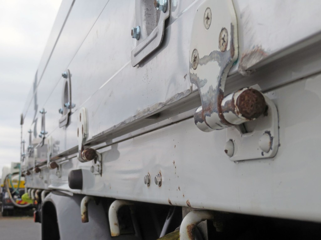 運転席側あおり下部にキズがあります。|三菱 ファイター TKG-FK61F(2WD)の写真41