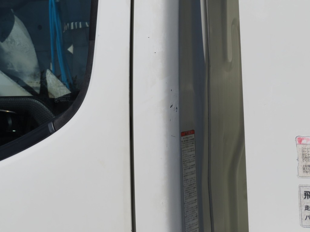 助手席側クォーターパネルにキズがあります・|日野 デュトロ TKG-XZC630T(2WD)の写真15