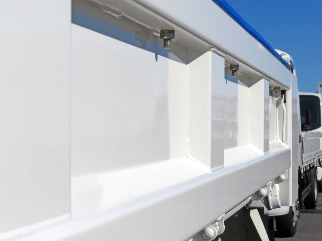 ボディーのパネル部各所に小さい膨らみ箇所があります。|日野 デュトロ TKG-XZC630T(2WD)の写真18