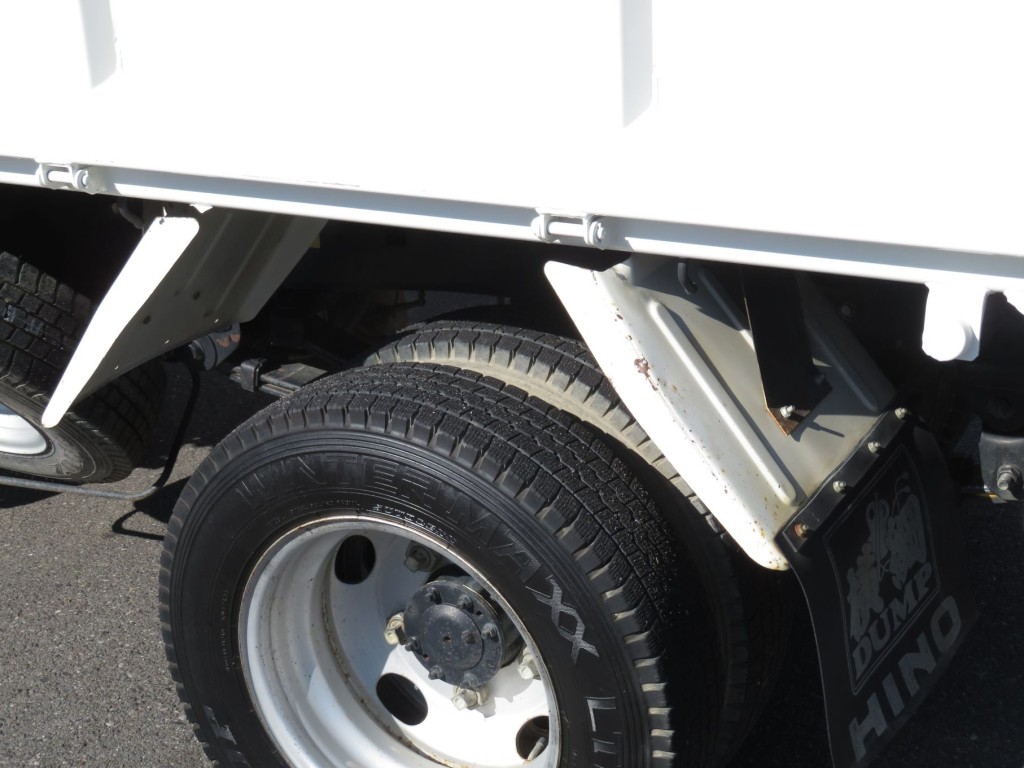 リアフェンダーにサビがあります。|日野 デュトロ TKG-XZC630T(2WD)の写真19