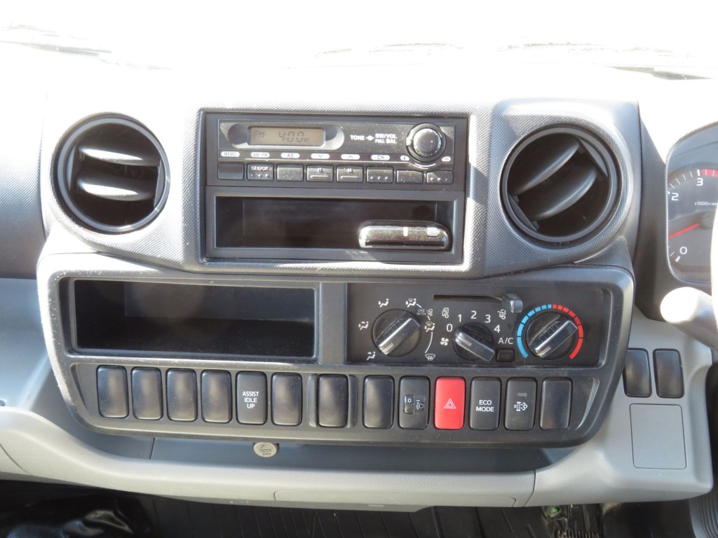 インパネ周りの状態です。|日野 デュトロ TKG-XZC630T(2WD)の写真28