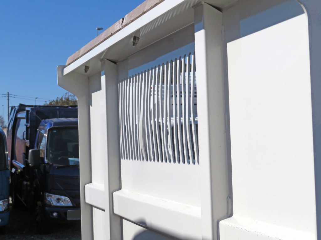 格子部に曲がりがあります。|日野 デュトロ TKG-XZC630T(2WD)の写真37