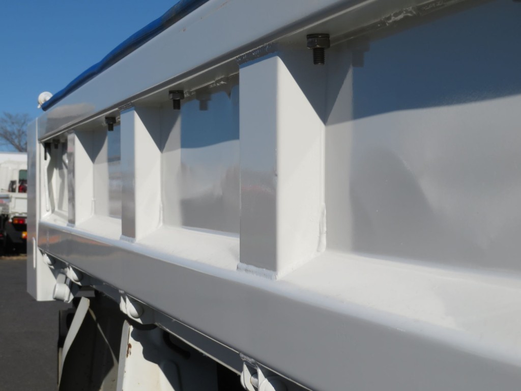 ボディーのパネル部各所に小さい膨らみ箇所があります。|日野 デュトロ TKG-XZC630T(2WD)の写真39