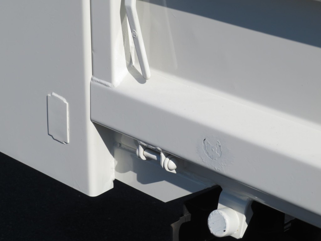 ボディー運転席側の後方にキズ補修塗装箇所があります。|日野 デュトロ TKG-XZC630T(2WD)の写真41