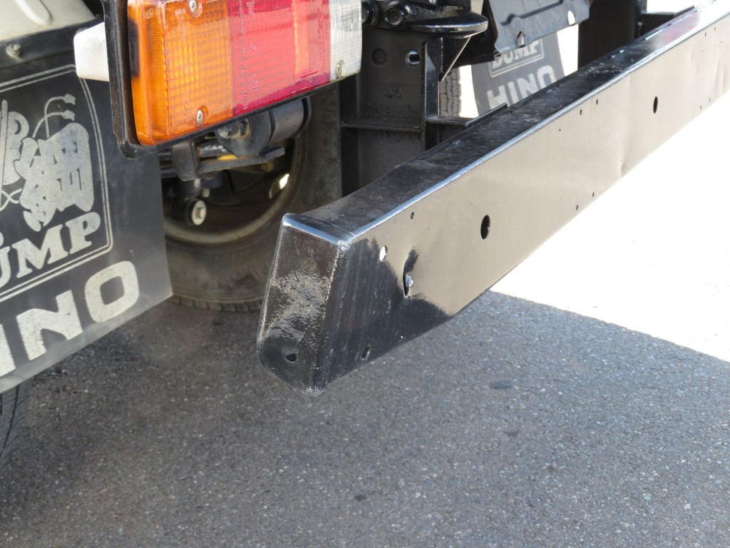 リアバンパーに曲がりがあります。|日野 デュトロ TKG-XZC630T(2WD)の写真45