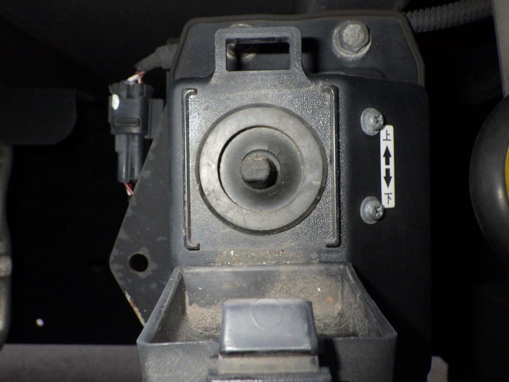 エアサスの操作スイッチです。（ボディー後方の助手席側）|日野 レンジャー TKG-FD7JLAG(2WD)の写真17