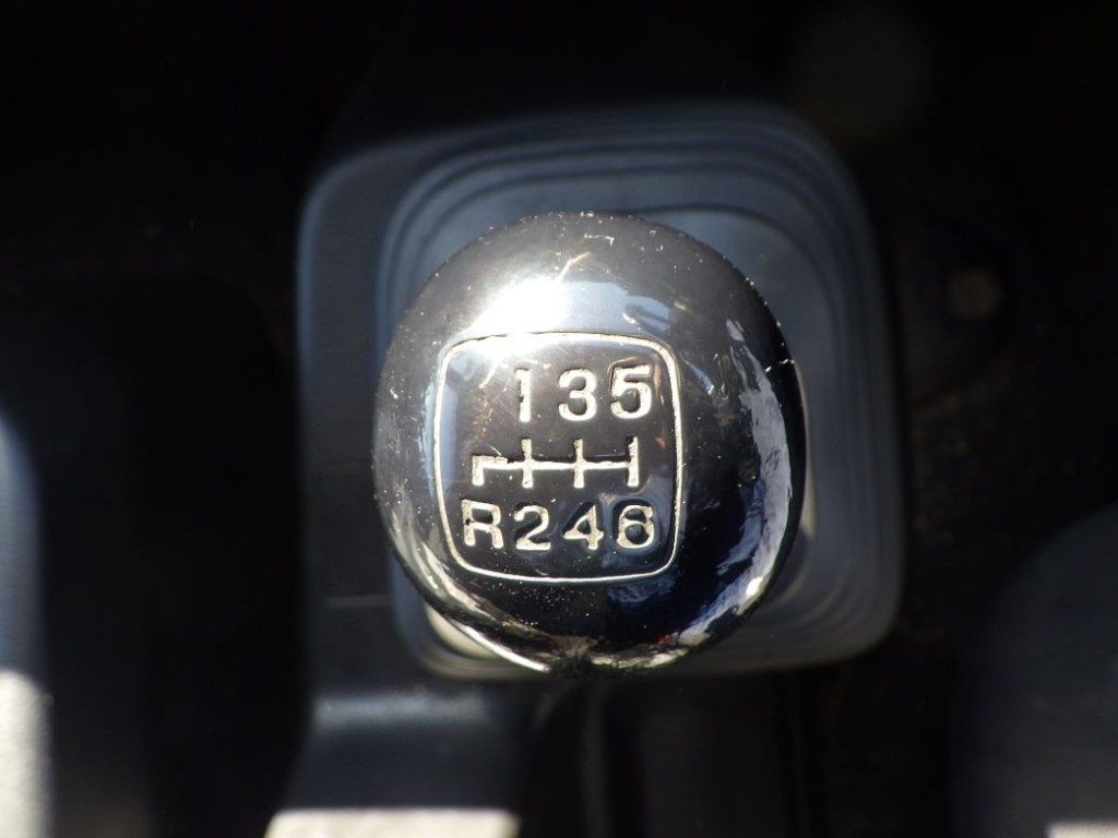 MT６速です。|日野 レンジャー TKG-FD7JLAG(2WD)の写真18