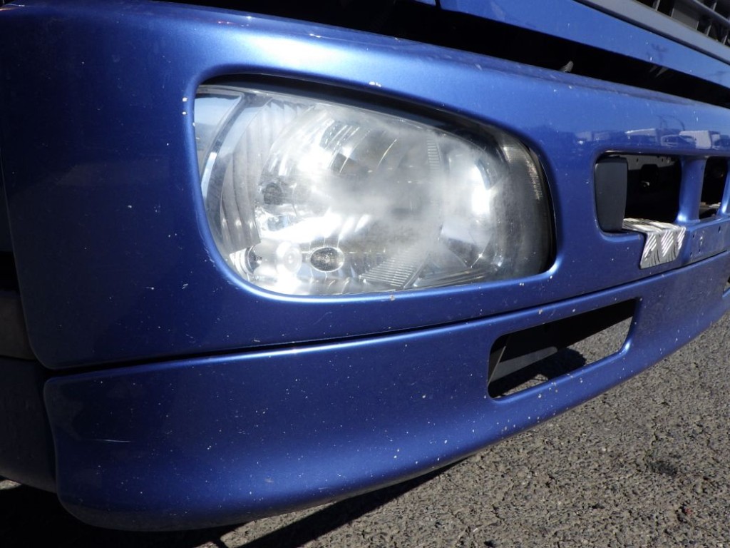 フロントバンパーに飛び石キズがあります。|日野 レンジャー TKG-FD7JLAG(2WD)の写真25