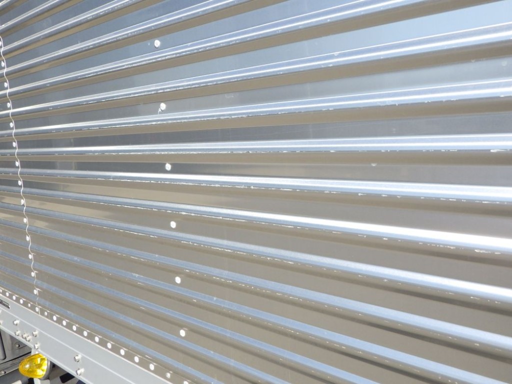 ボディーの両サイドにスレがあります。|日野 レンジャー TKG-FD7JLAG(2WD)の写真31