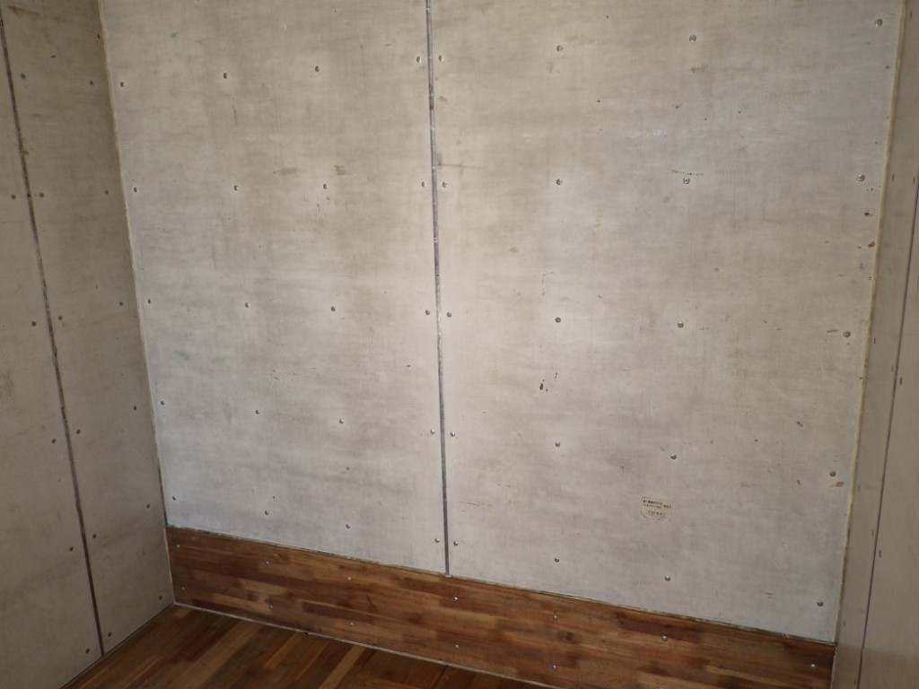 荷台内側にキズ・ヘコミがあります。|日野 レンジャー TKG-FD7JLAG(2WD)の写真34