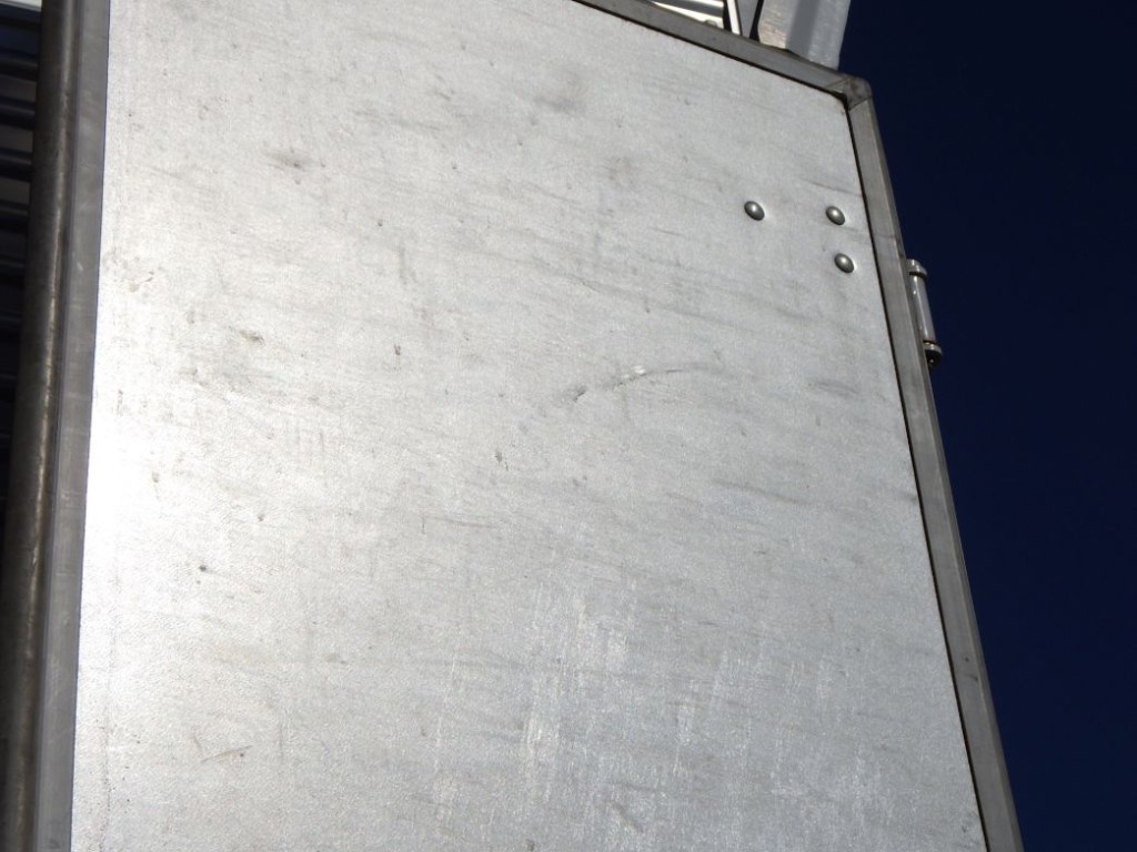 リヤ扉裏側にキズ・ヘコミがあります。|日野 レンジャー TKG-FD7JLAG(2WD)の写真37