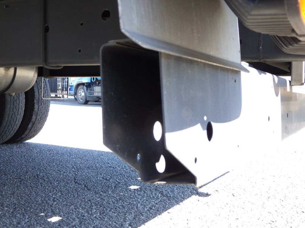 リヤバンパーの左右のカバーが欠損しています。|日野 レンジャー TKG-FD7JLAG(2WD)の写真41