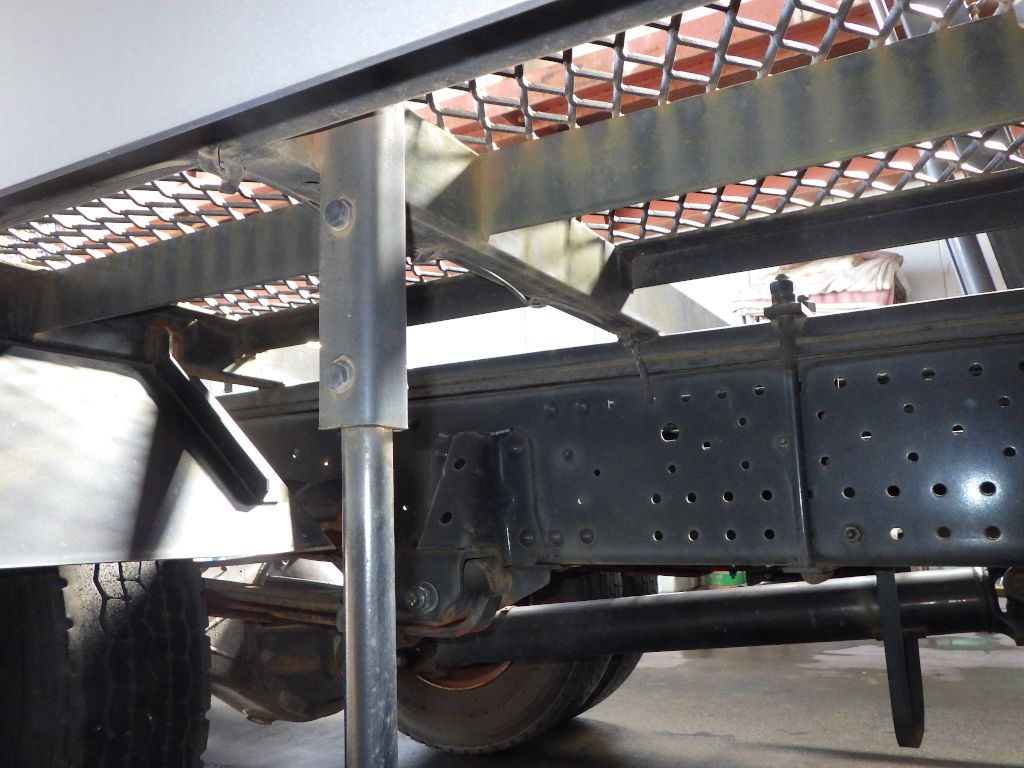 シャーシとネタの状態です。|いすゞ エルフ SKG-NPR85YN(2WD)の写真7