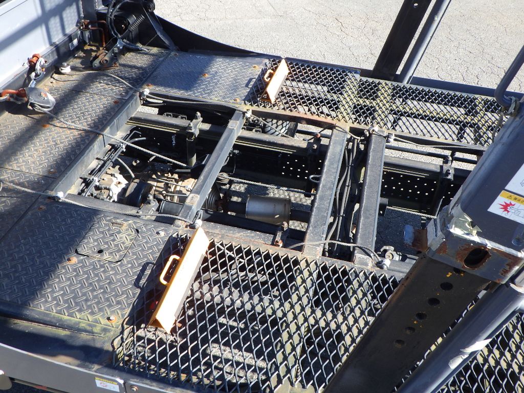 1Fフロアーのタイヤ落としです。|いすゞ エルフ SKG-NPR85YN(2WD)の写真10