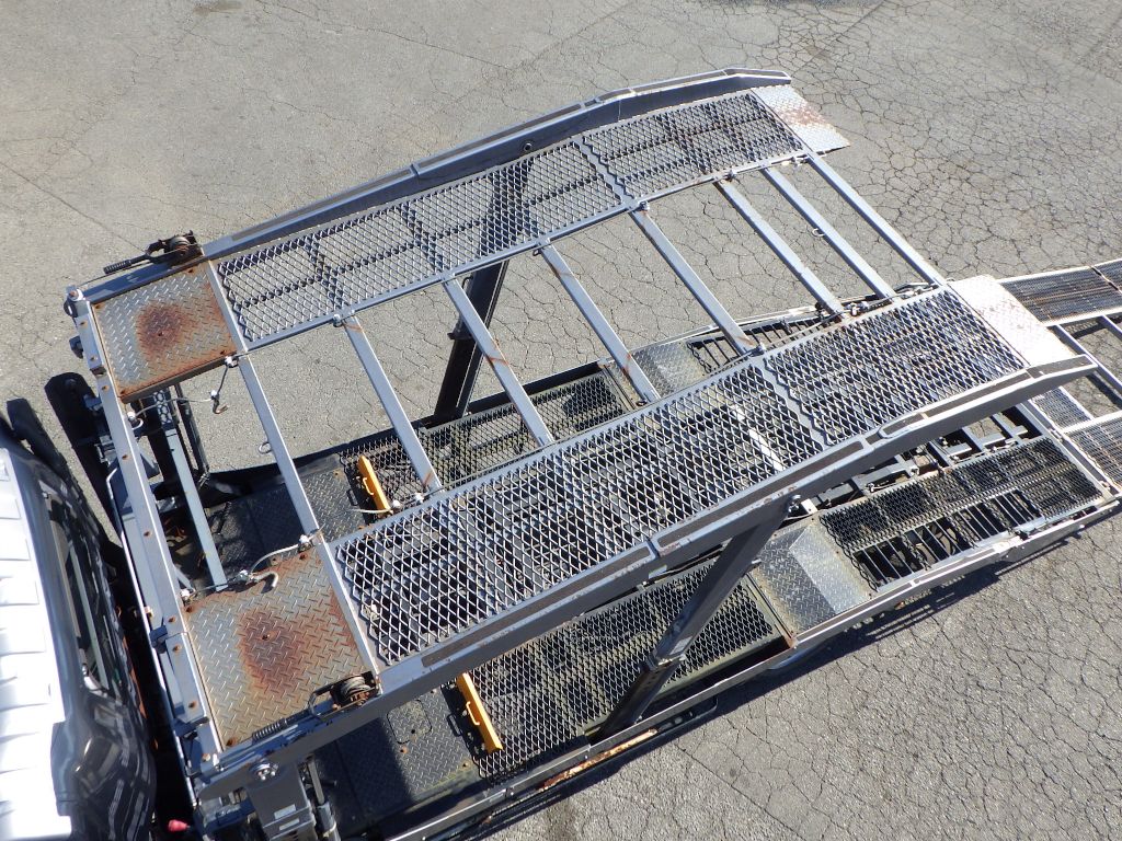 2Fフロアーの先頭部分の状態です。|いすゞ エルフ SKG-NPR85YN(2WD)の写真13