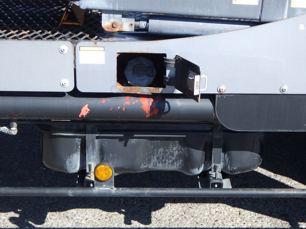 燃料タンクは100Lです。|いすゞ エルフ SKG-NPR85YN(2WD)の写真19