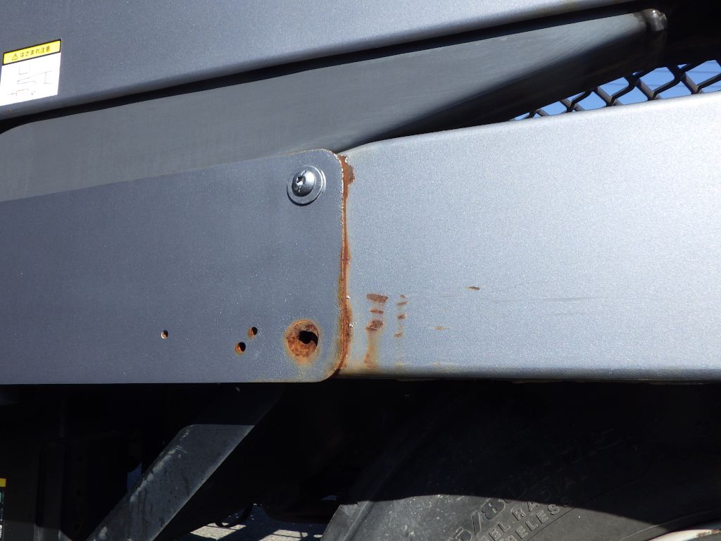 助手席側のボルトの一部が欠損しています。|いすゞ エルフ SKG-NPR85YN(2WD)の写真33