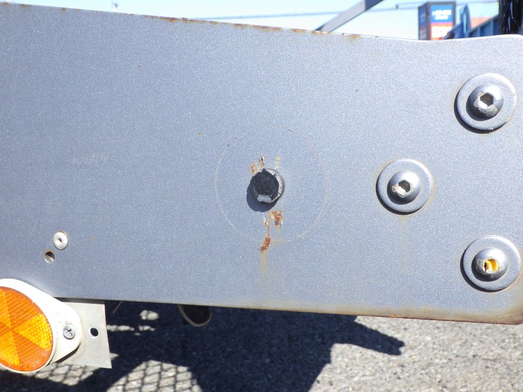 ボディー後方の左右のリフレクターが欠損しています。|いすゞ エルフ SKG-NPR85YN(2WD)の写真35