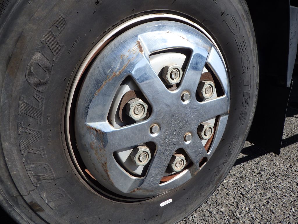 助手席側前輪ホイールにキズ・ヘコミがあります。|いすゞ エルフ SKG-NPR85YN(2WD)の写真38