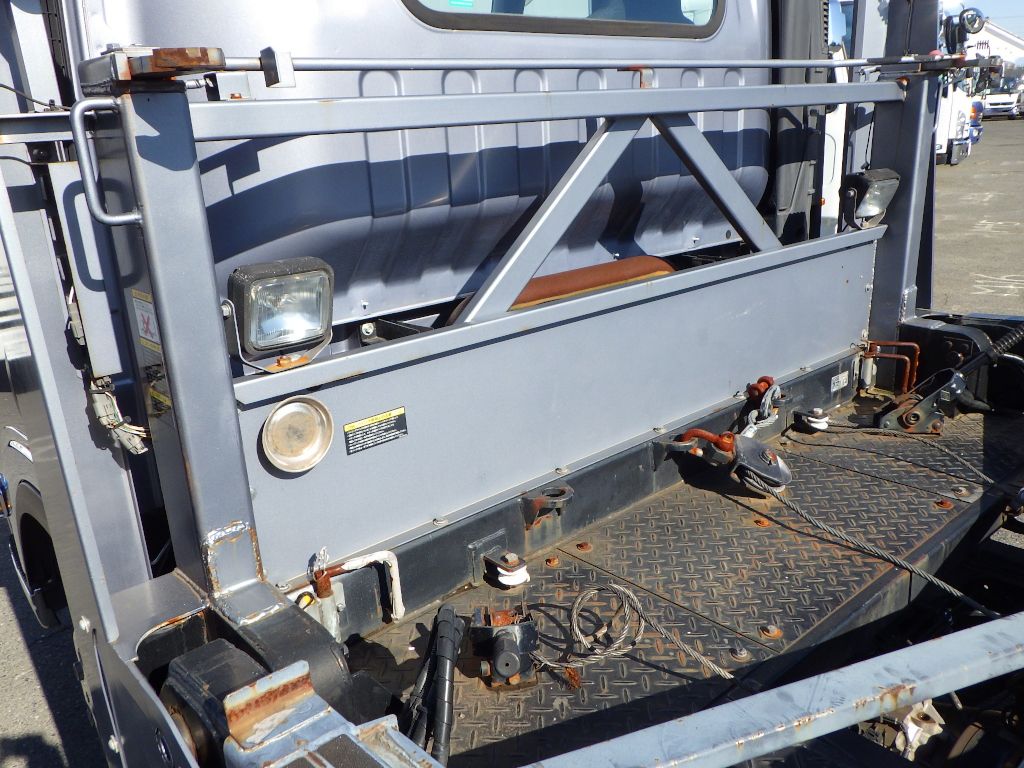 プロテクター裏側にサビがあります。|いすゞ エルフ SKG-NPR85YN(2WD)の写真40