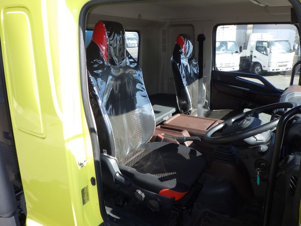 乗車定員は2名です。|日野 レンジャー 2KG-FD2ABA(2WD)の写真6