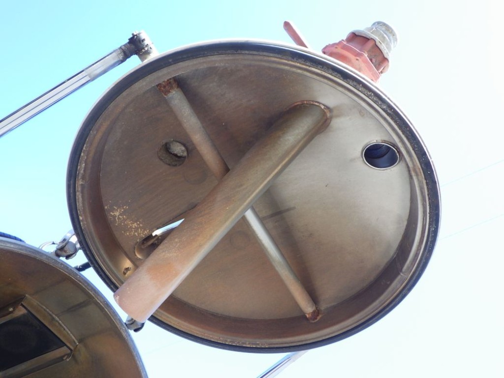 ハッチ裏側の状態です。(ステンレス製です)|日野 レンジャー 2KG-FD2ABA(2WD)の写真9