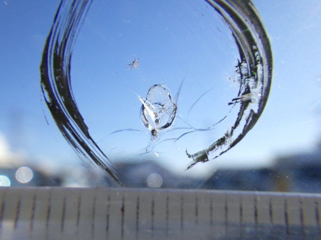 フロントガラスに飛び石キズがあります。|日野 レンジャー 2KG-FD2ABA(2WD)の写真24