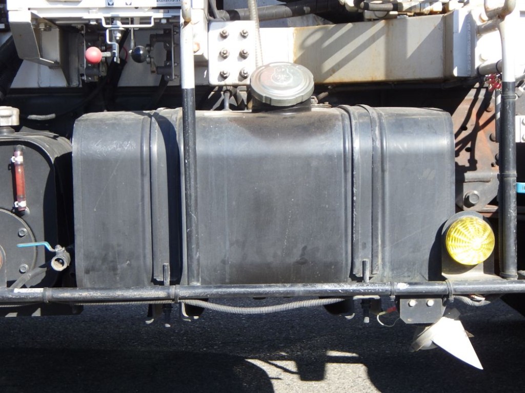 燃料タンクは100Lです。|日野 レンジャー 2KG-FD2ABA(2WD)の写真25