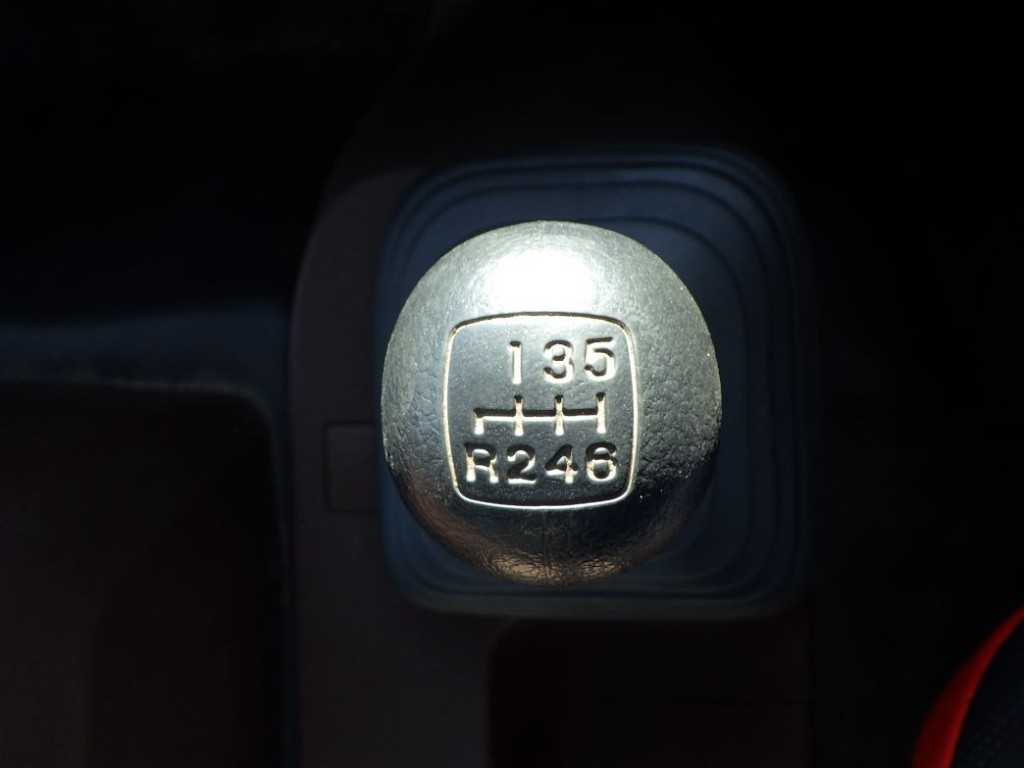 MT６速です。|日野 レンジャー 2KG-FD2ABA(2WD)の写真27