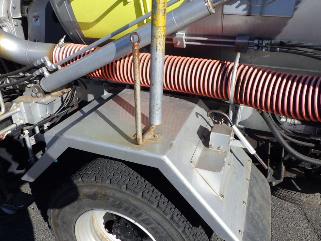 助手席側リヤフェンダーに小キズ・サビがあります。(運転席側にもあります)|日野 レンジャー 2KG-FD2ABA(2WD)の写真34