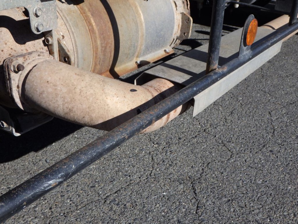 運転席側サイドバンパーに小キズ・サビがあります。|日野 レンジャー 2KG-FD2ABA(2WD)の写真35