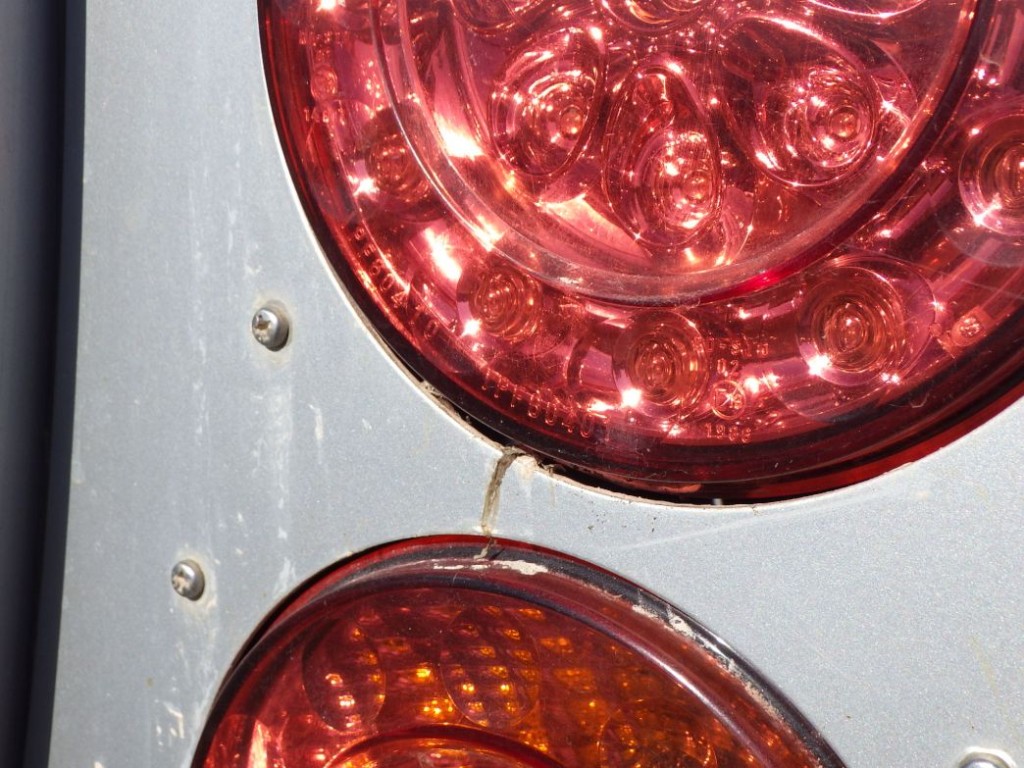 左右のテールカバーにキズがあります。|日野 レンジャー 2KG-FD2ABA(2WD)の写真36