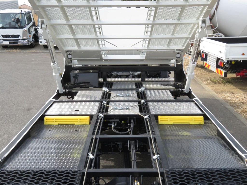 1階フロアの状態です。|いすゞ エルフ 2RG-NPR88AN(2WD)の写真8